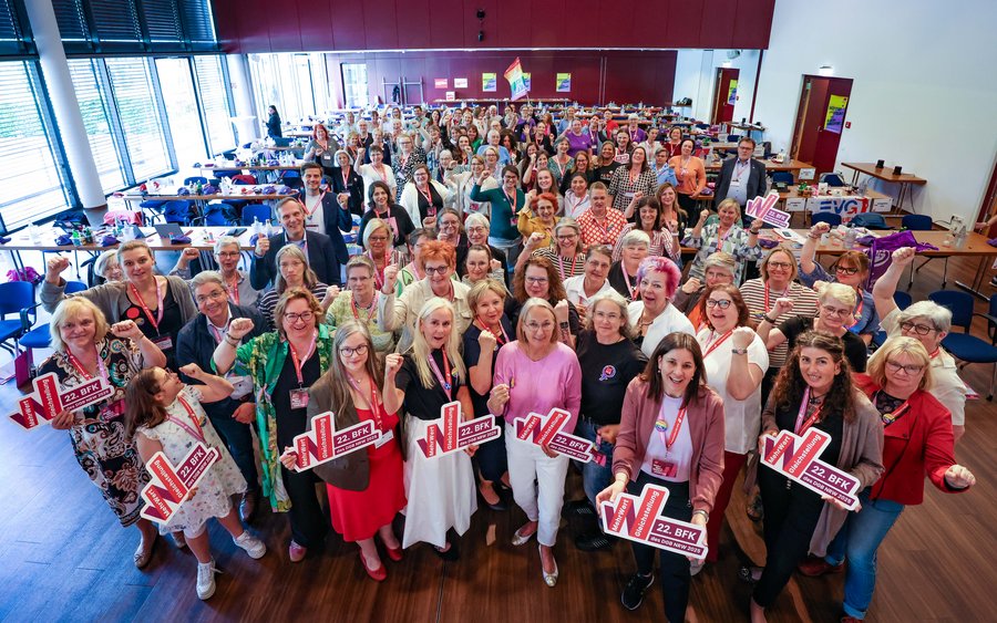Gruppenbild bei der Bezirksfrauenkonferenz des DGB NRW 2025